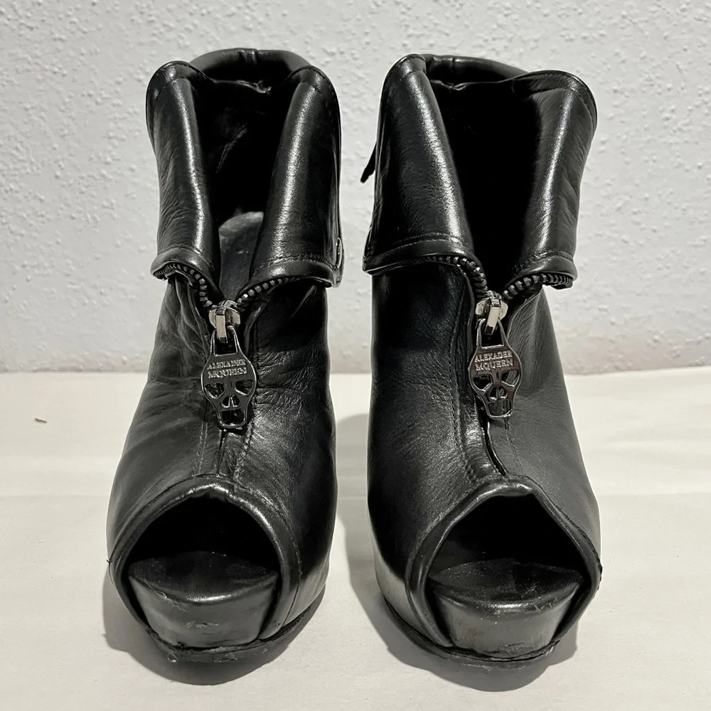 🔥Alexander McQueen 6 Stilettos moto jacket style shoes! Preloved by me🔥 - Picture 3 of 16
